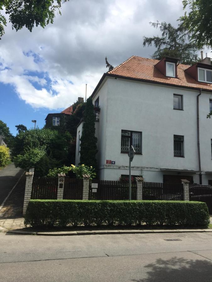 Blue Apartment In Beautiful English Style Garden With Atmosphere Prag Exterior foto